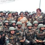जवानों के साथ रक्षामंत्री निर्मला सीतरमण
