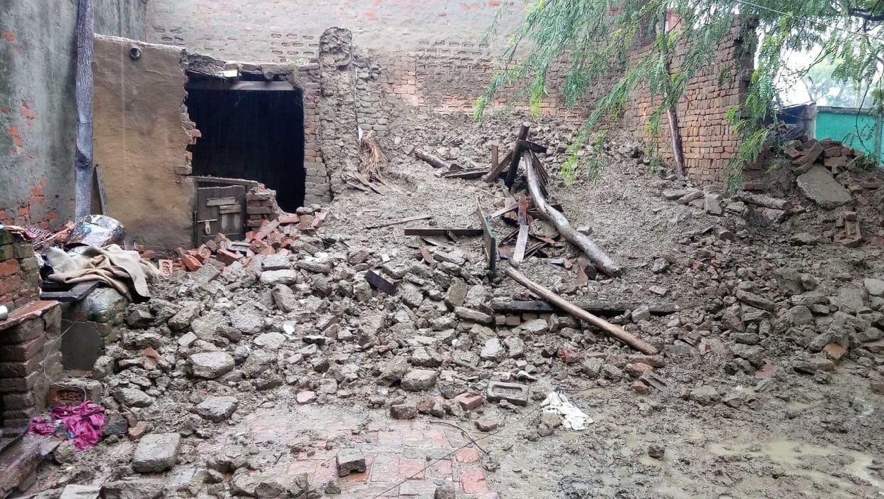 Child's death by suppressing wall debris