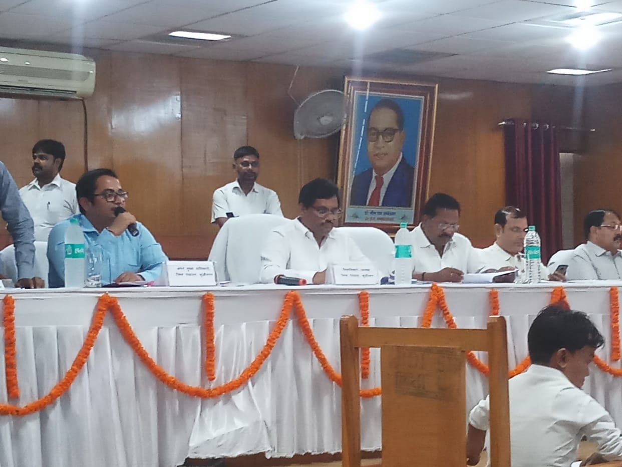 आवास के लिए जमीन खरीदने के लिए विचार-विमर्श