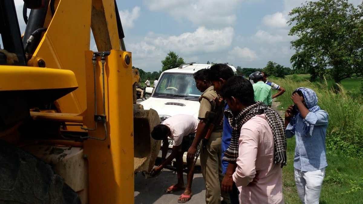 Two killed in road accident in azamgarh