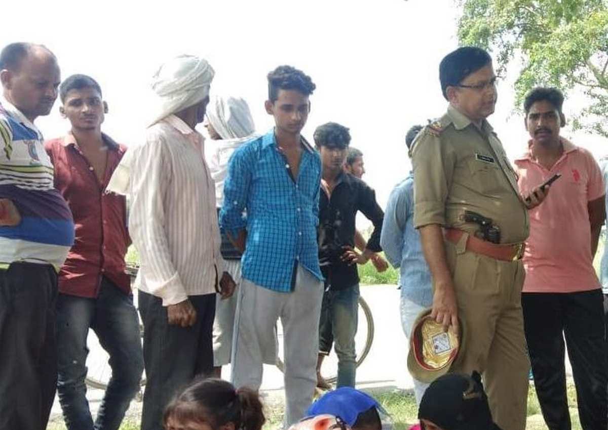Two killed in road accident in azamgarh