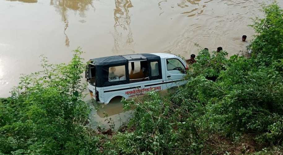 one teacher and student killed after his school van turn into canal