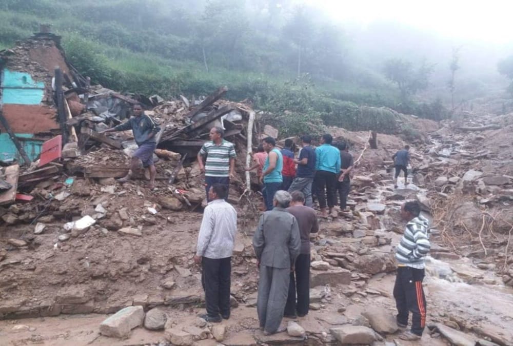 Cloudburst in pauri after heavy rain two house collapse