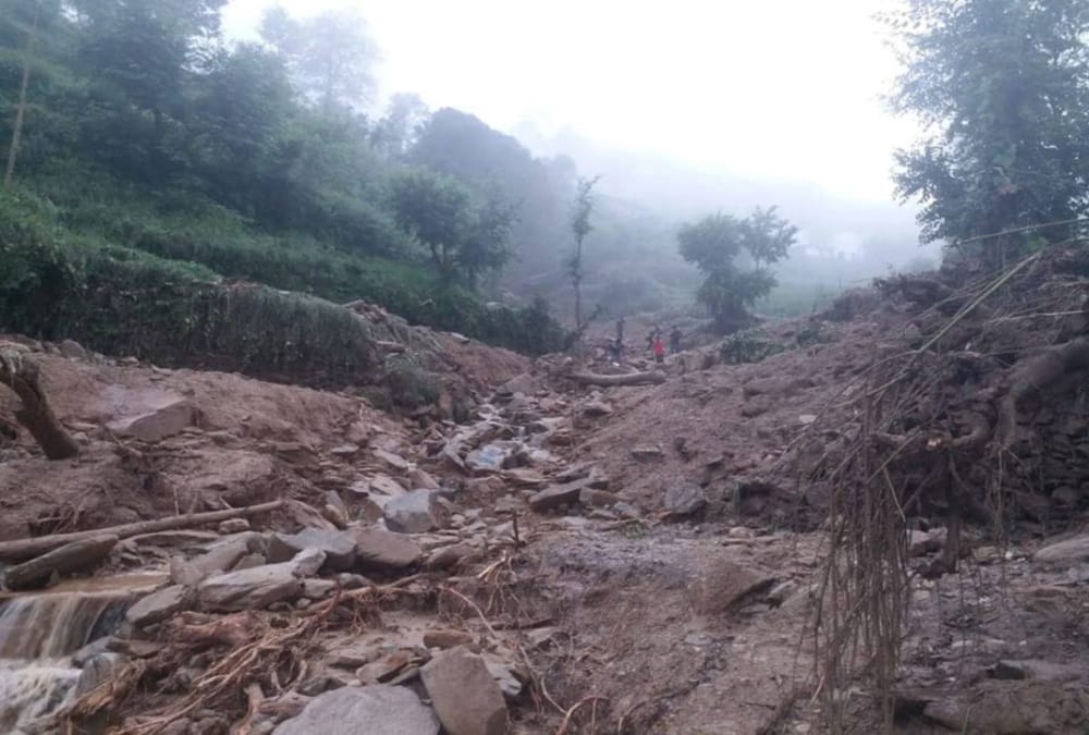 Cloudburst in pauri after heavy rain two house collapse