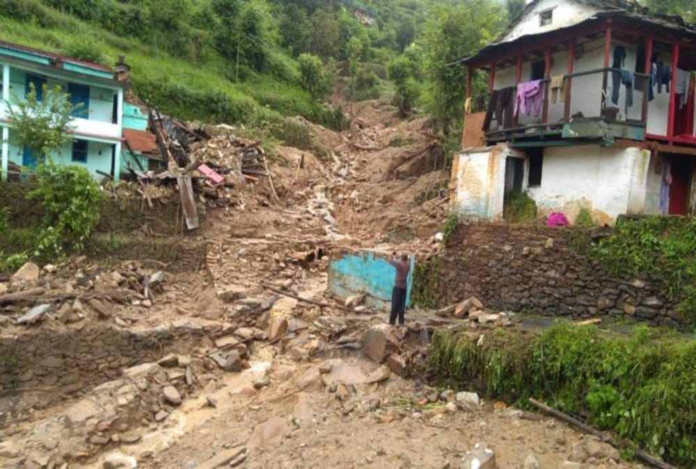 Cloudburst in pauri after heavy rain two house collapse