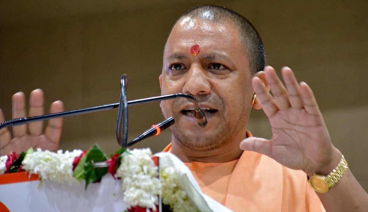 Yogi adityanath angry his security personal in varanasi