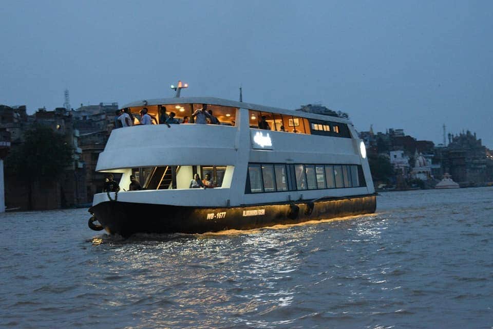 Migrants will see ganga aarti by cruise and ship in varanasi