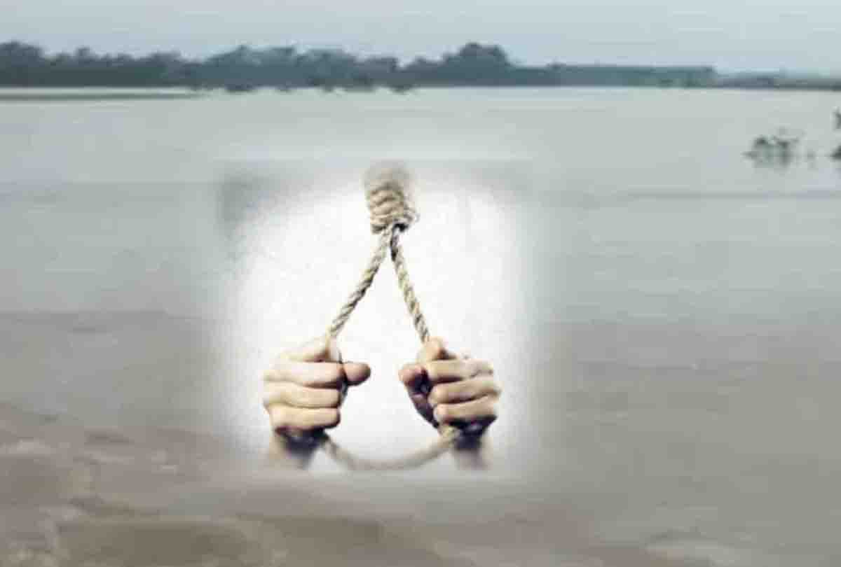 Farmer stranded in flood for three days and committed suicide