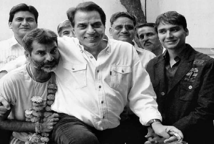 Dharmendra says people giving me 100 rupees during election campaigning
