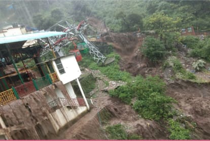Tourist rescue from kempty fall heavy flow in dehradun