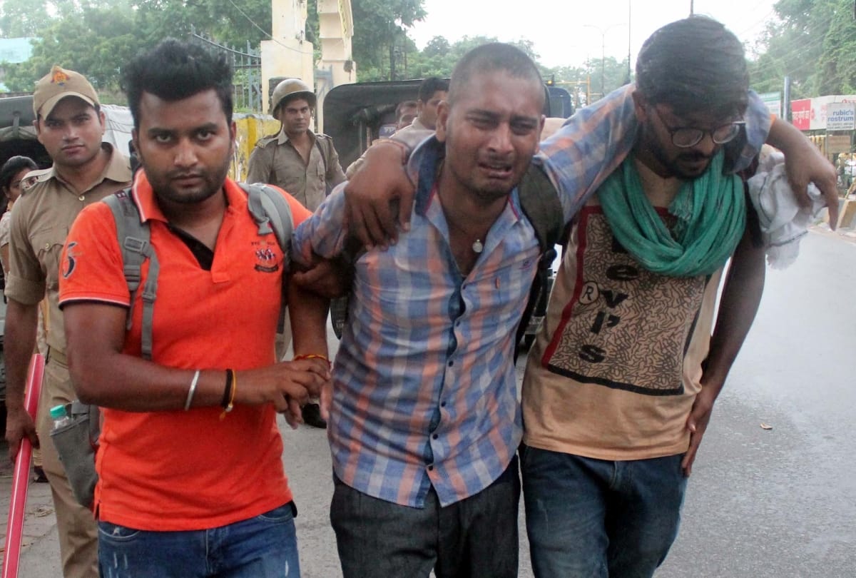 lathicharge on teacher recruitment applicant in lucknow