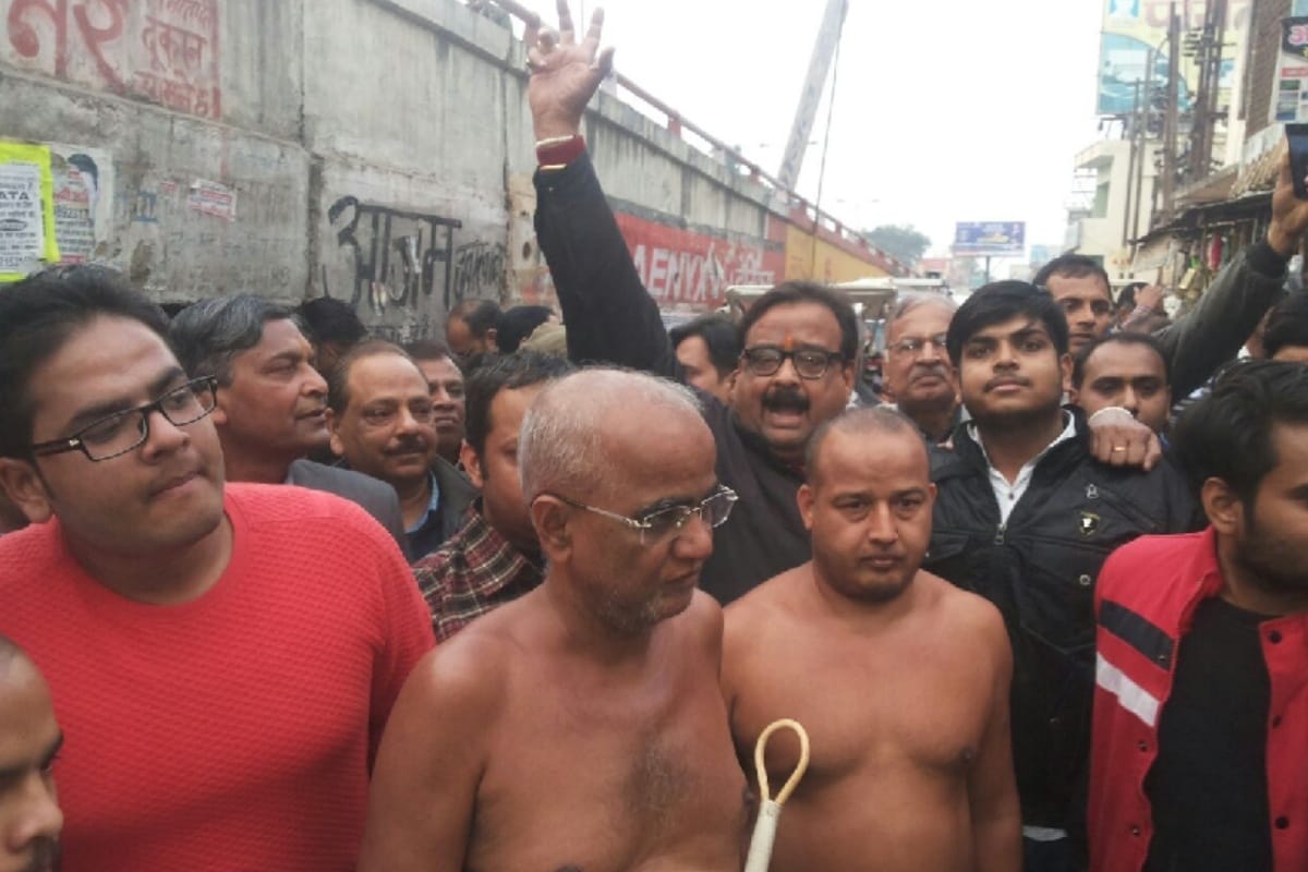 jain muni Shri Tarun Sagar Maharaj formed different identitie Large crowed on his Meerut arrival