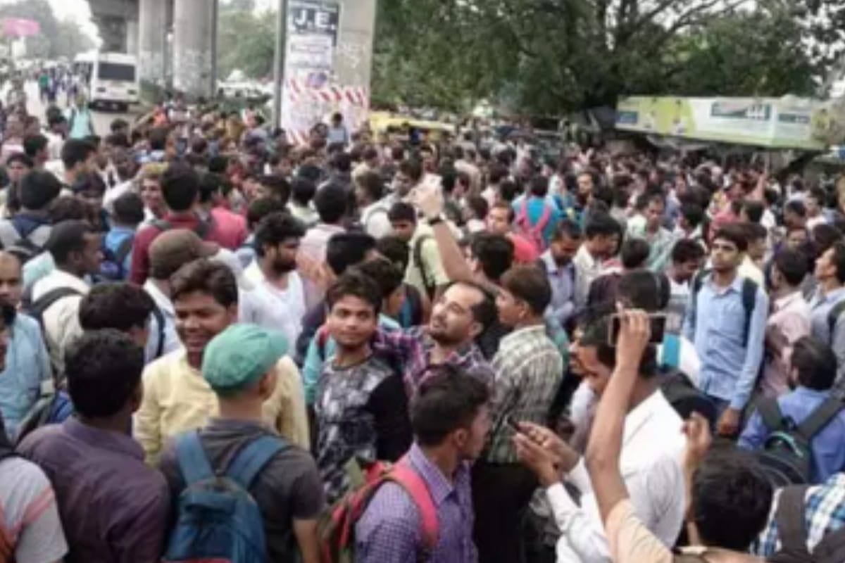 Tubewell operator Question paper leak Meerut STF arrested sevral people with out paper