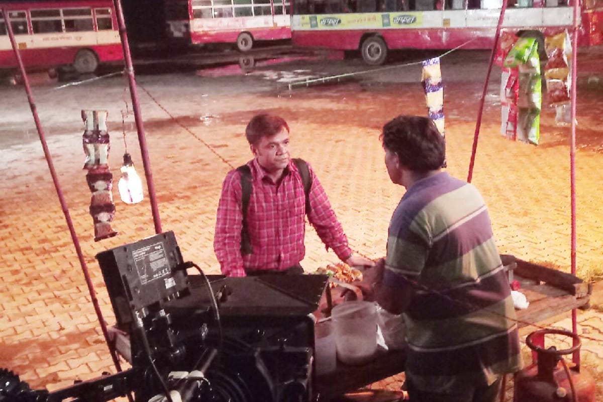 Bollywood Actor Rajpal Yadav escapes from police shooting for this film in Meerut