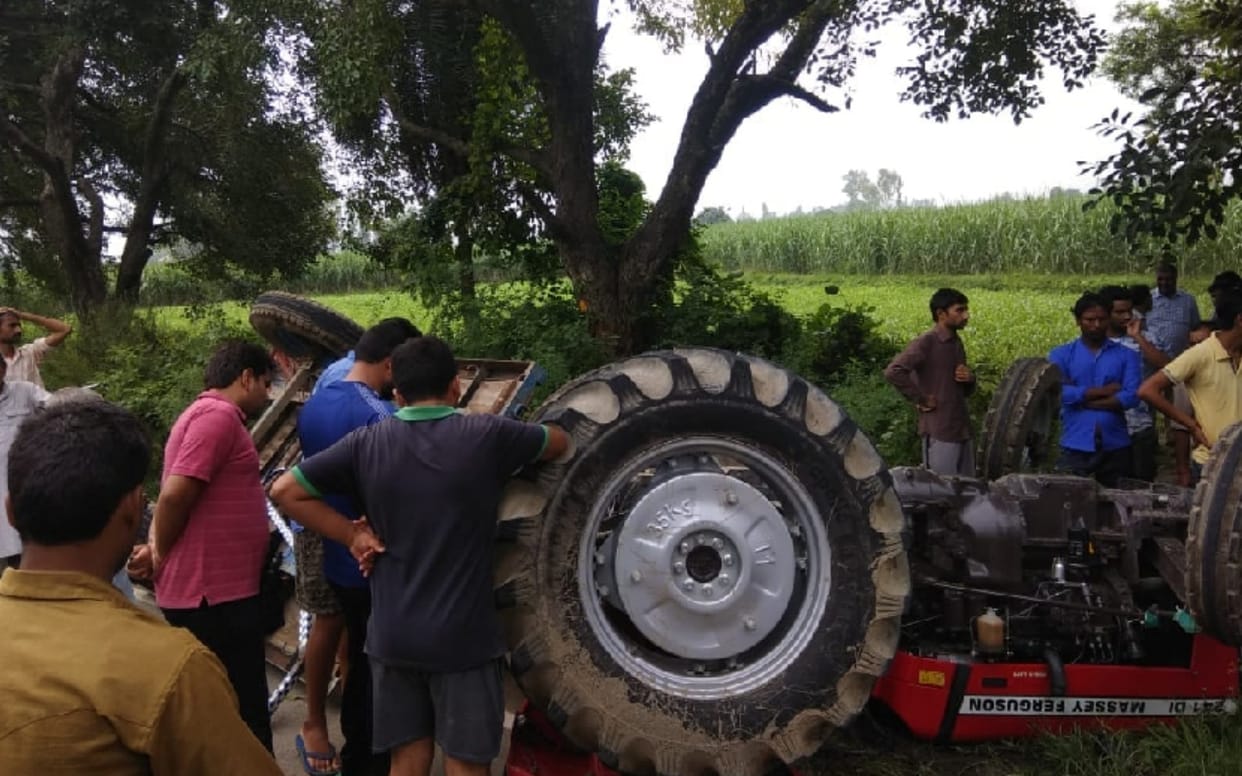 Aligarh: tractor urned in saving cow, killing two brothers