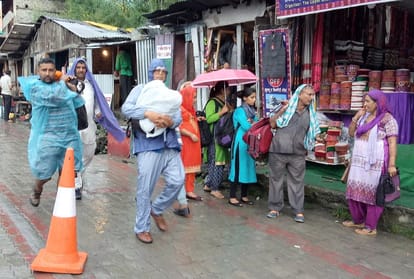 Manimahesh Yatra 2018 thousands of devotees take a Holy dip in Dal Lake