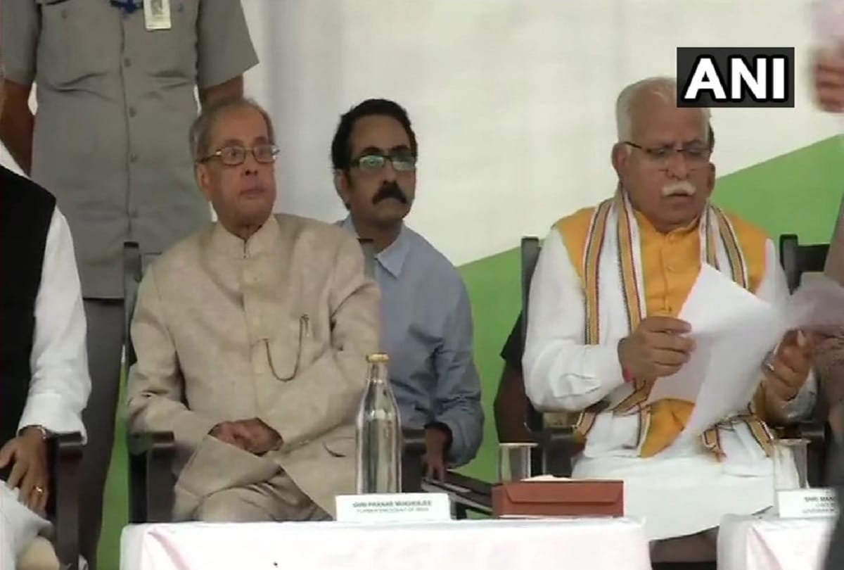 Pranab Mukherjee and ML Khattar inauguration of projects in Smartgram Yojana in Gurugram