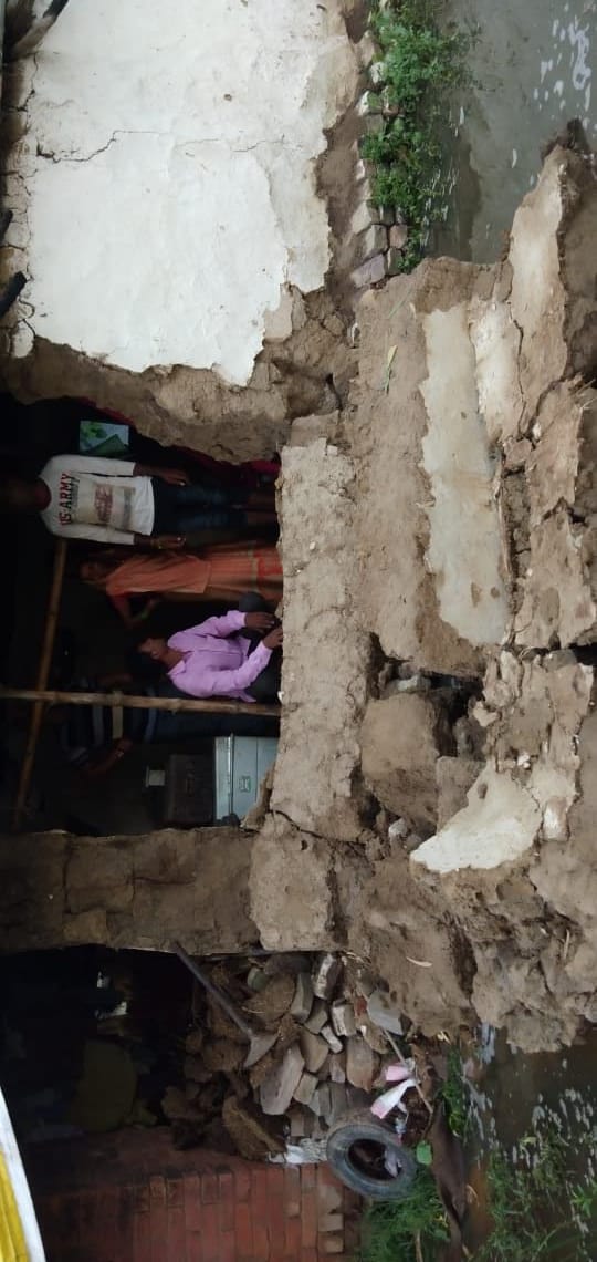 बारिश के चलते आधा दर्जन मकान ढहे तीन घायल