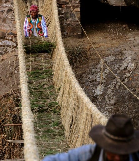 rope bridge of peru is the most dangerous bridge of world but favorite of tourists