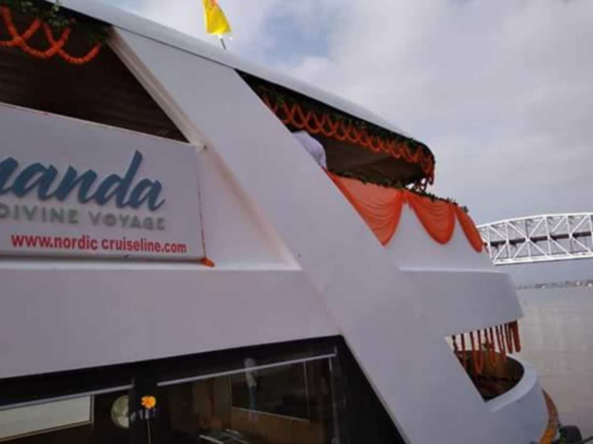 CM yogi inaugrate  very first cruise of varanasi