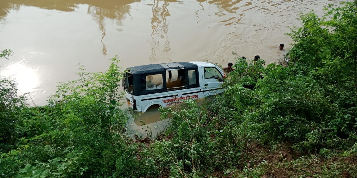 one teacher and student killed after his school van turn into canal