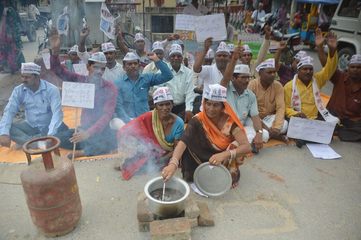 सुभाष चौक पर ‘आप’ नेताओं ने का धरना