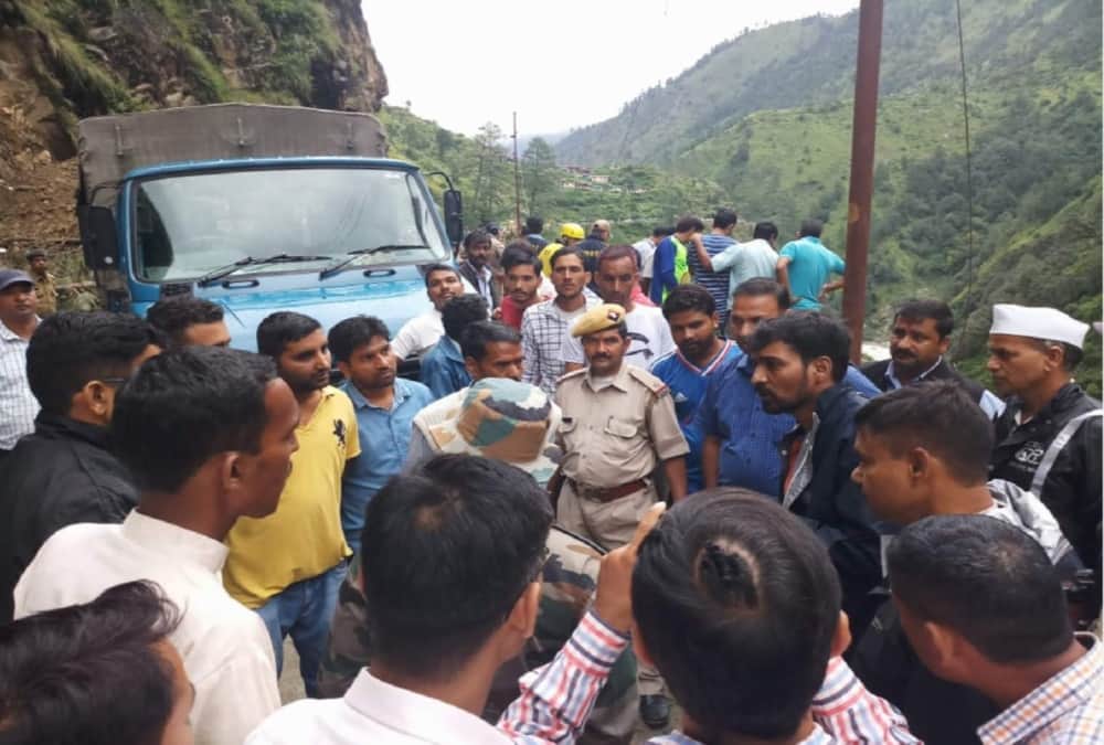 Uttarkashi tempo traveller Accident Dead body rescue emotional photos