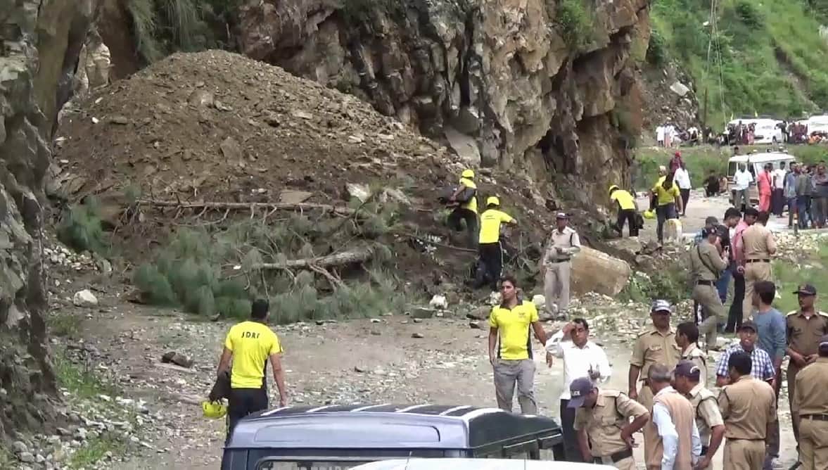 Uttarkashi tempo traveller Accident Dead body rescue emotional photos