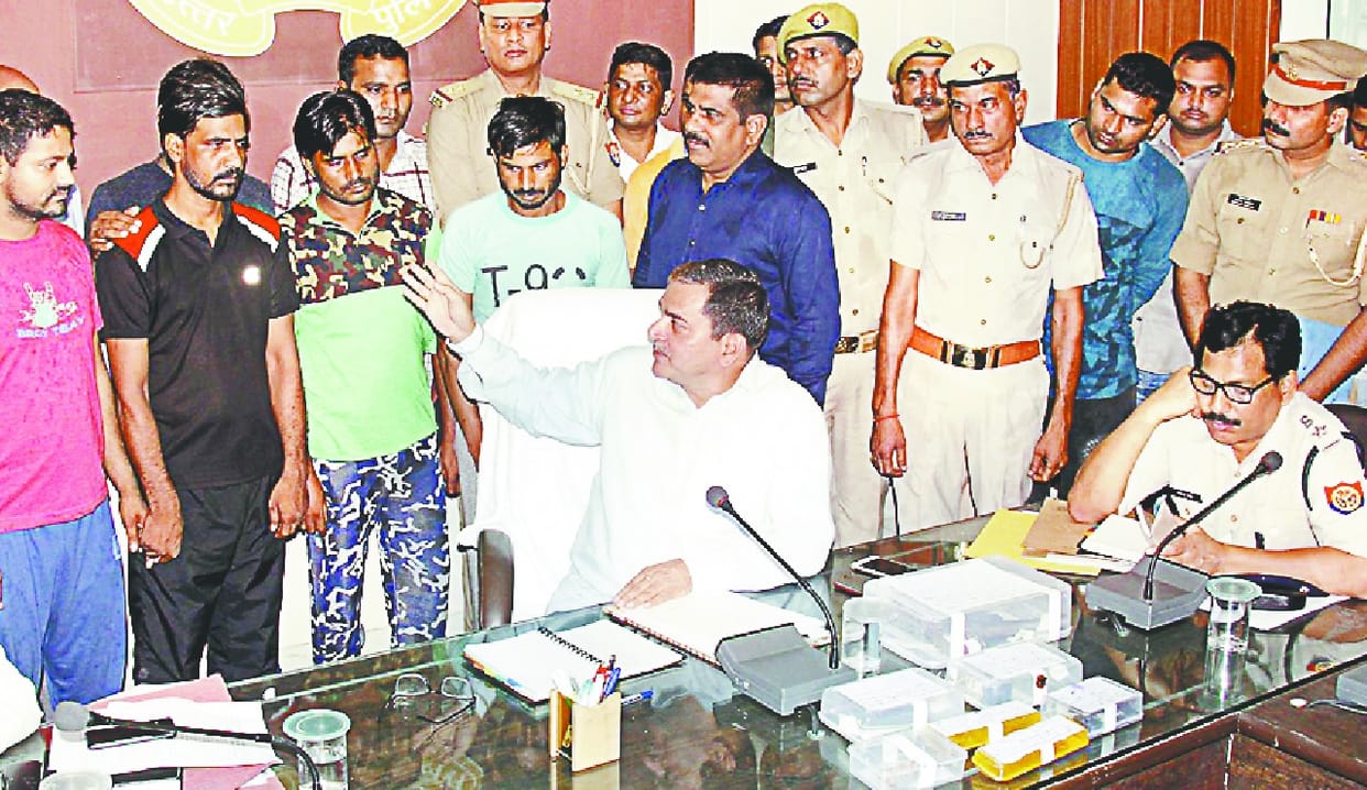 Inter-state four vehicle thieves arrested in encounter