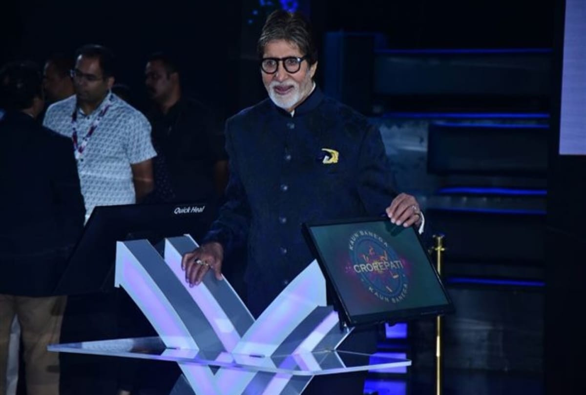 Amitabh Bachchan completes 21 years on KBC gets love from Abhishek-Navya