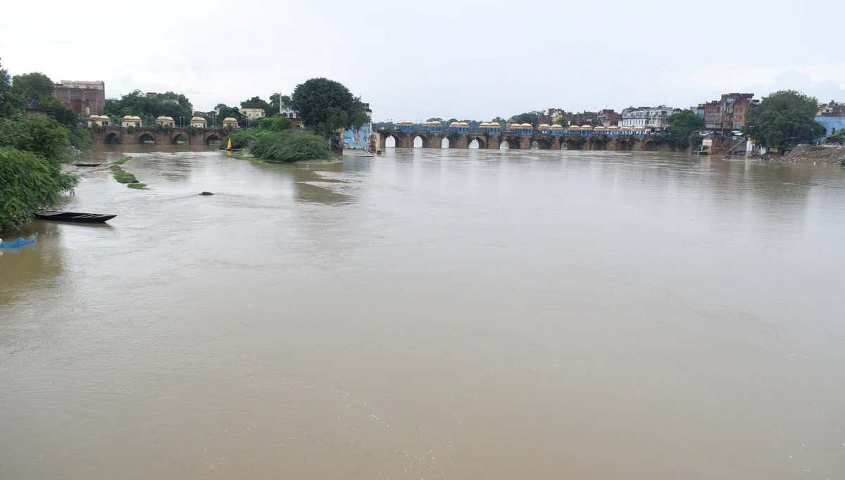 Ganga water level cross assi ghat people in fear