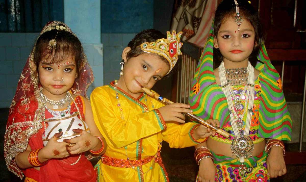 Amar ujala and echo plus cement and steel krishna costume competition on janmashtami in varanasi