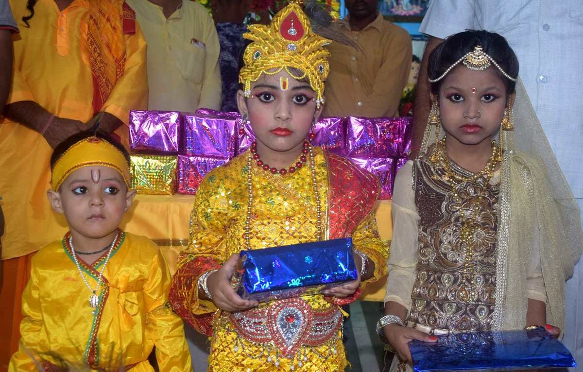 Amar ujala and echo plus cement and steel krishna costume competition on janmashtami in varanasi