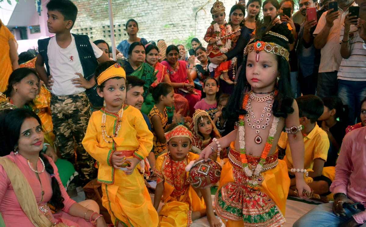 Amar ujala and echo plus cement and steel krishna costume competition on janmashtami in varanasi