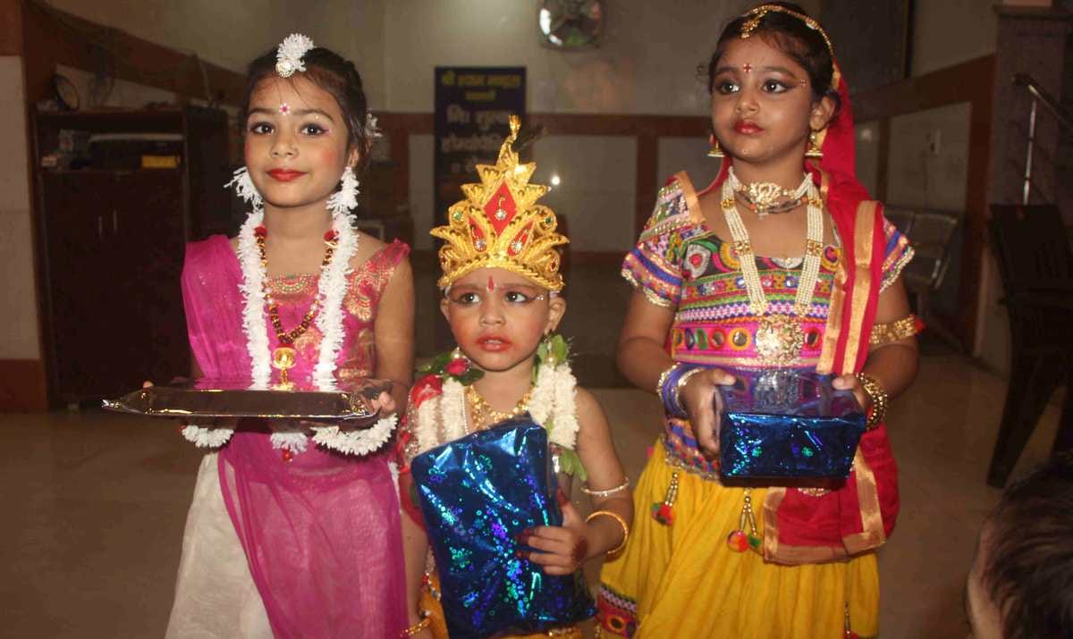 Amar ujala and echo plus cement and steel krishna costume competition on janmashtami in varanasi