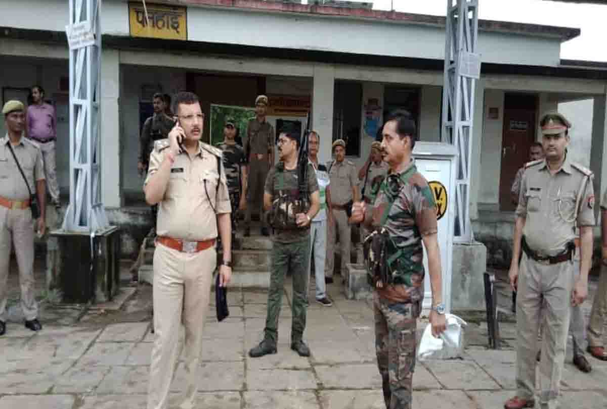 predator looted ganga kaveri express in chitrakoot many passengers injured