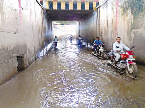 Water in underpass, life is risked and forced to leave