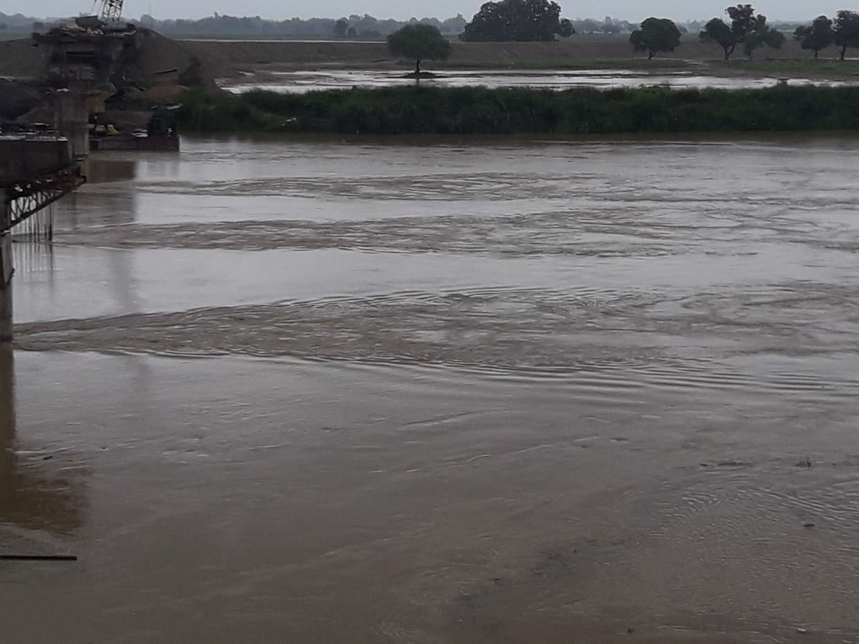 राप्ती का जलस्तर बढ़ा, सहमे लोग