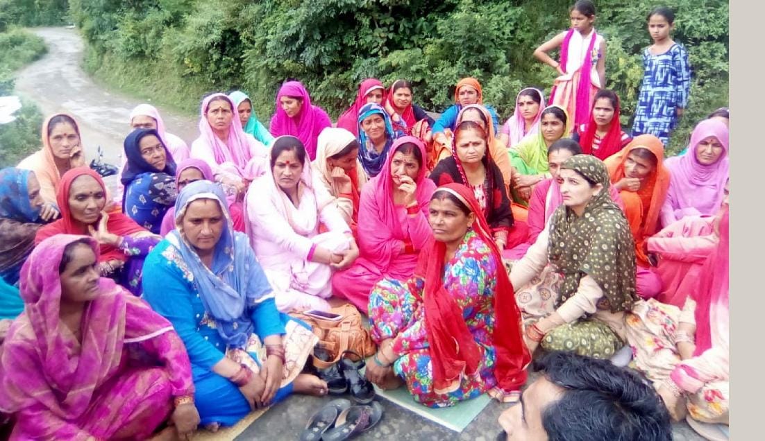 नशे के खिलाफ एकजुट हुई ग्रामीण महिलाएं