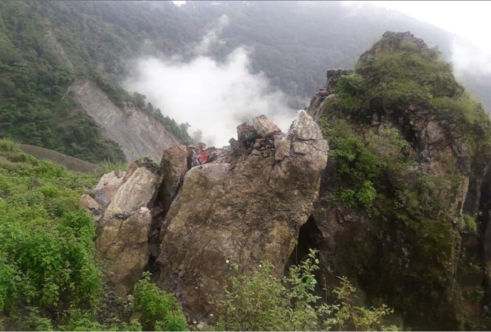 Mountain collapse in nainital people migrate to other place