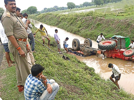 ropped in tractor canal, youth dies