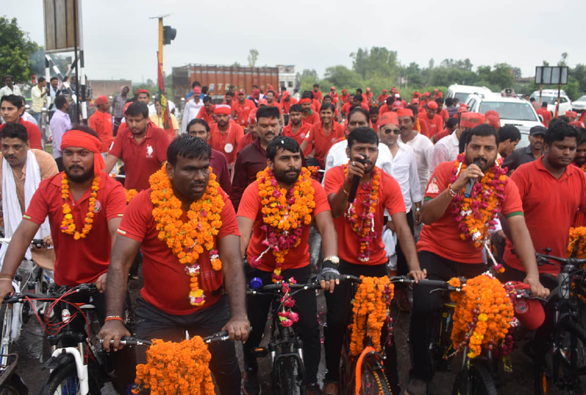 samajwadi party cycling Travel rest under BJP leader's roof
