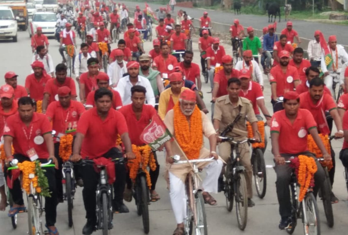 samajwadi party cycling Travel rest under BJP leader's roof