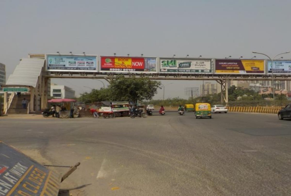 Traffic police not want to u turn in Gaur city at greater noida