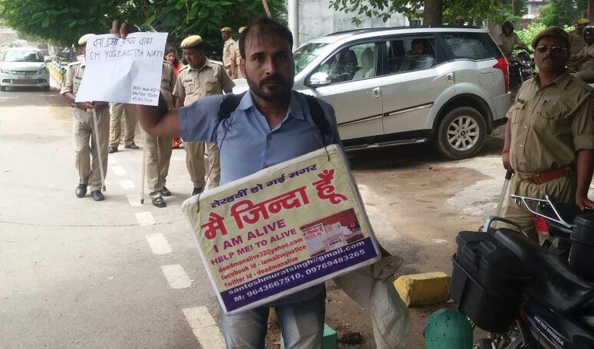 Youth came in front of yogi adityanath car and said that i am alive