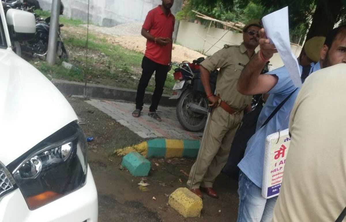 Youth came in front of yogi adityanath car and said that i am alive