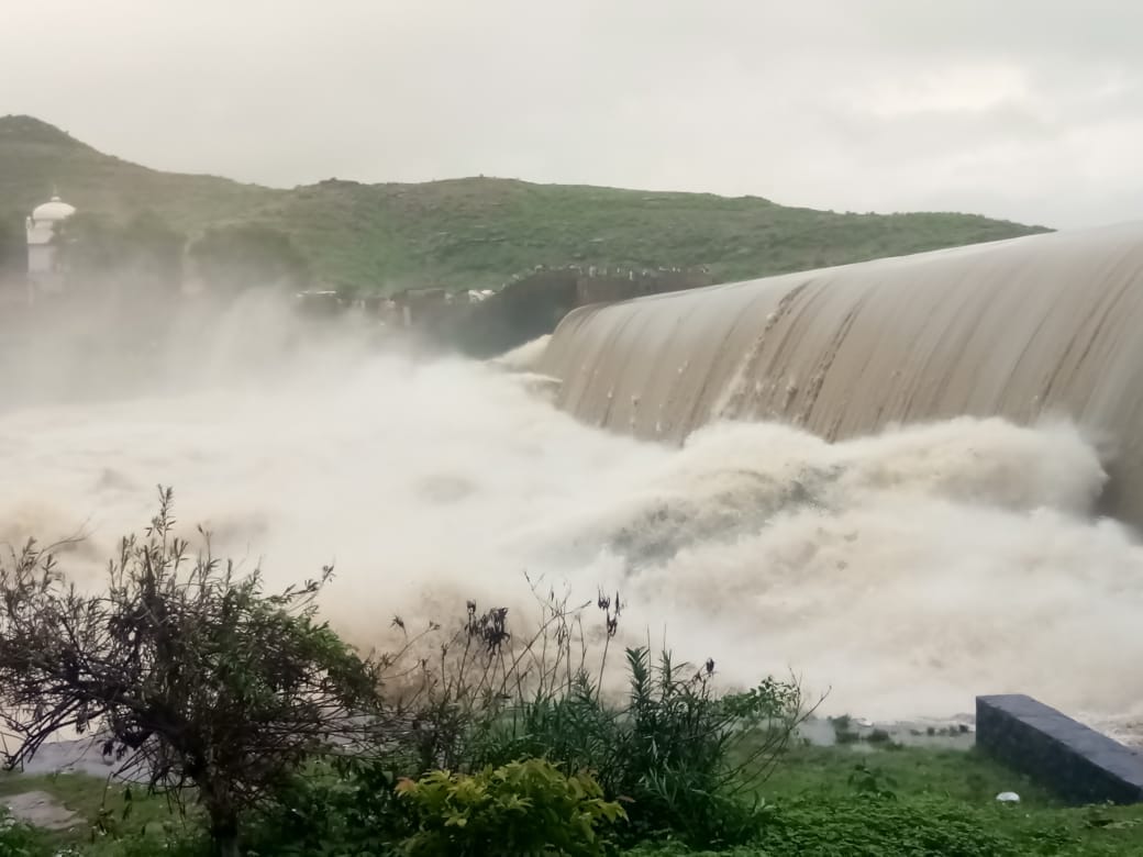 chances of flood at chandauli after latif shah dam over waterlogged