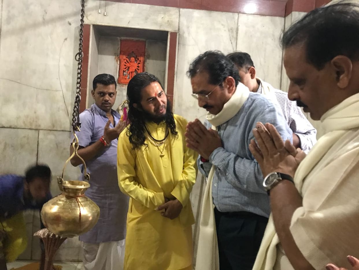 prime minister elder brother arrived varanasi for worship at satua ashram
