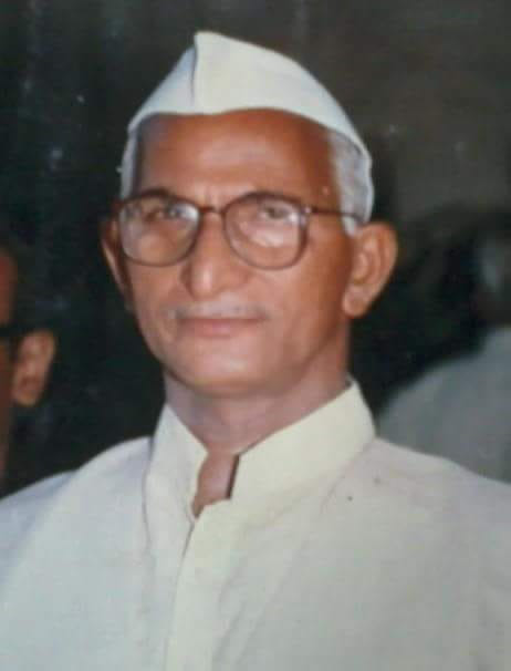 सेवा निवृत होने के बाद भी शिक्षा के प्रति समर्पित हैं विजय बहादुर