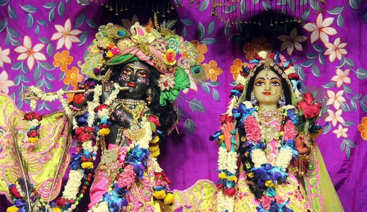 janmashtami celebrated with light and traditions all over the india  n abroad